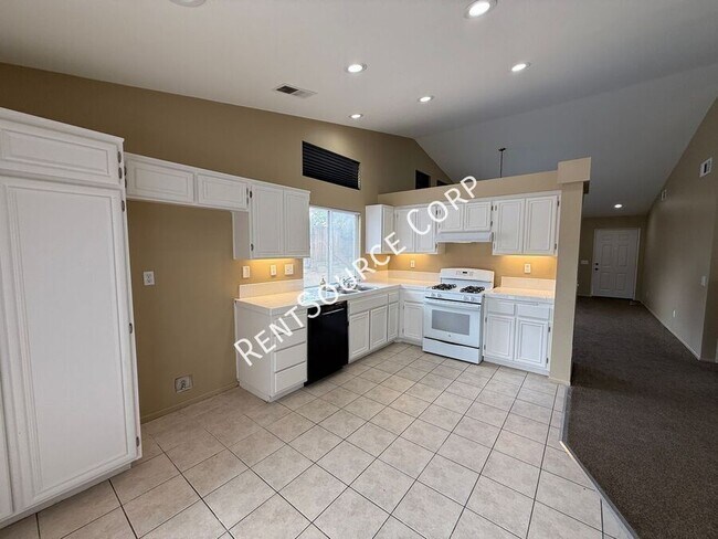 Building Photo - 2832 W Pillsbury St