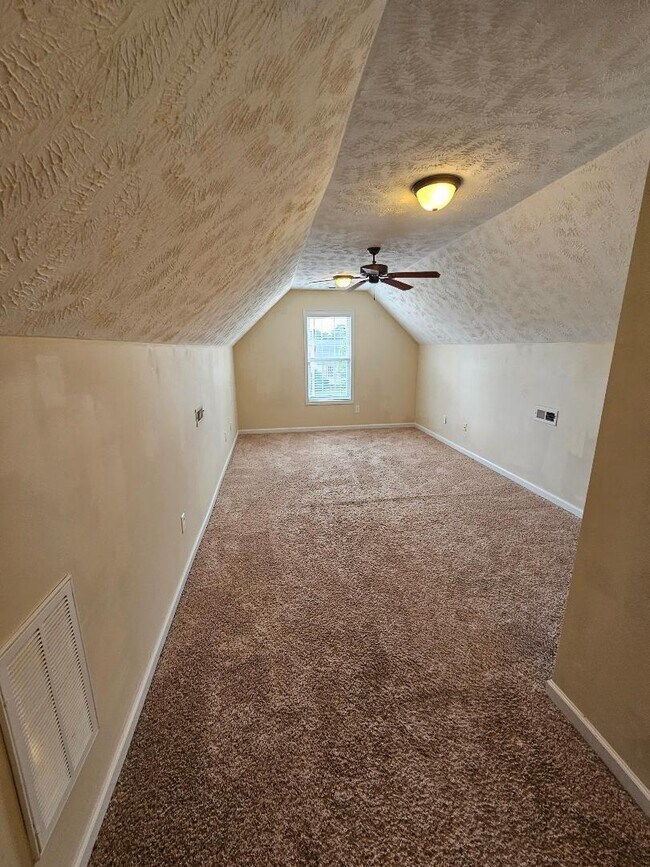 Building Photo - 3027 Tettenbury Dr