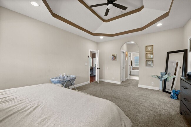 Building Photo - Pet Friendly Four Bedroom with Bonus!