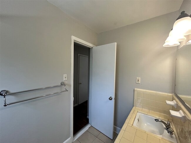 Building Photo - 807 Heights Blvd