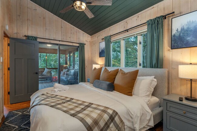 Building Photo - 401 Lookout Dr