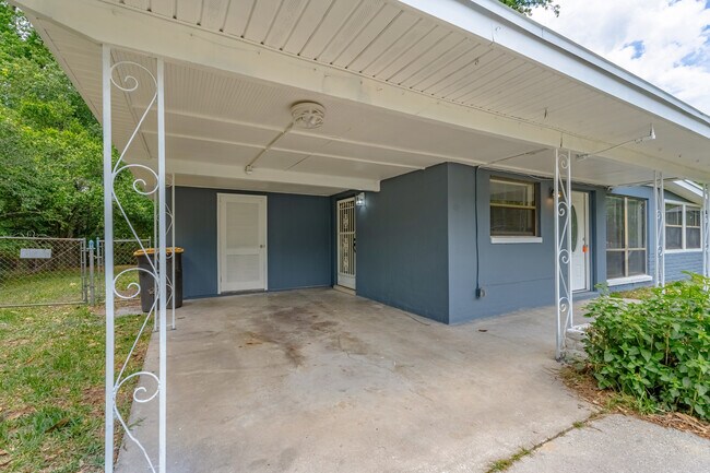 Building Photo - 8043 Joffre Dr