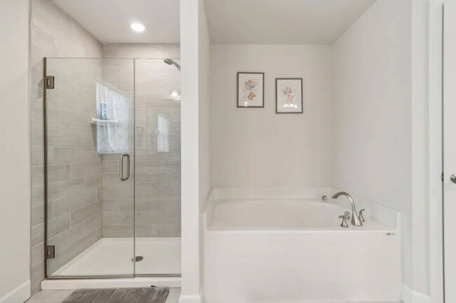 Building Photo - 3715 SW 17th Ave