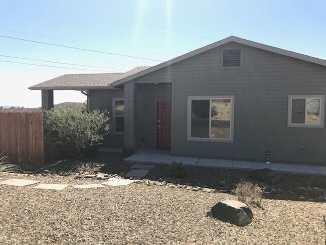 Building Photo - Adorable Two Bedroom House in Diamond Valley