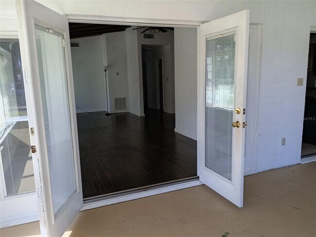 Building Photo - 10611 Dixon Dr