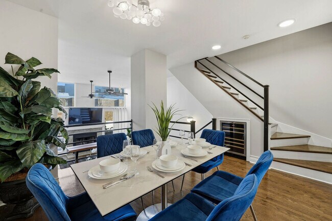 Building Photo - 657 N Carpenter St