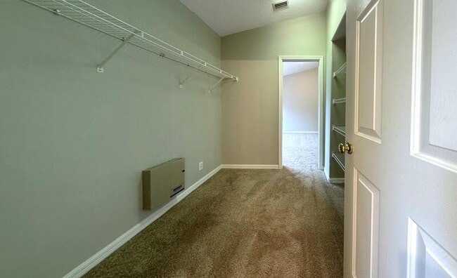 Building Photo - 8006 Thoroughbred Loop