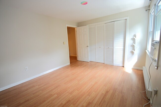 Building Photo - 250 Woodford Ave
