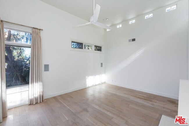 Building Photo - 3019 3rd St