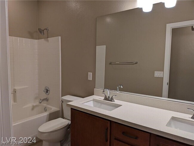 Building Photo - 909 Old Creek Way