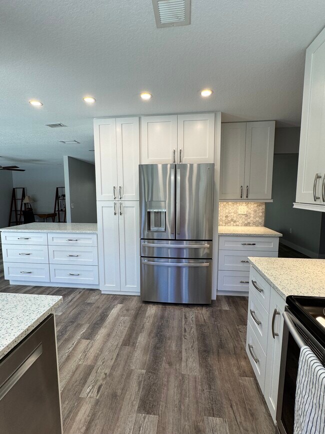 Building Photo - 3955 Glen Oaks Manor Dr