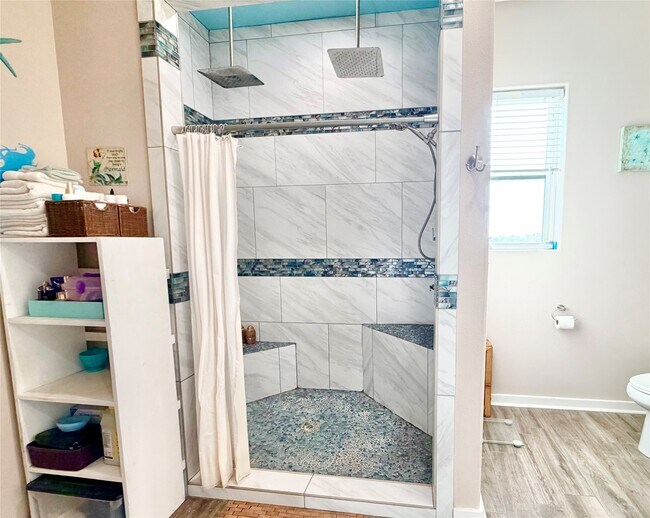 Building Photo - 1051 Honeysuckle