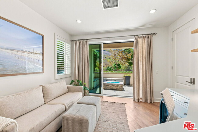 Building Photo - 12876 S Seaglass Cir