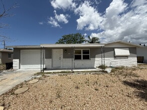 Building Photo - Charming 2-Bedroom Retreat with Additional Living Space in Holiday, FL!