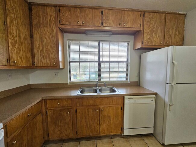 Building Photo - 1824 Larette Dr