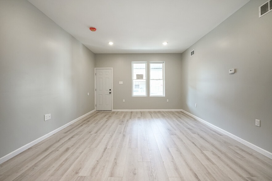 Building Photo - 1315 S 30th St