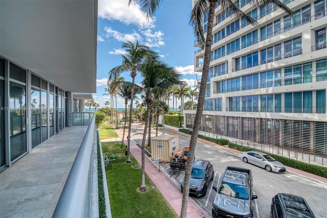 Building Photo - 3737 Collins Ave