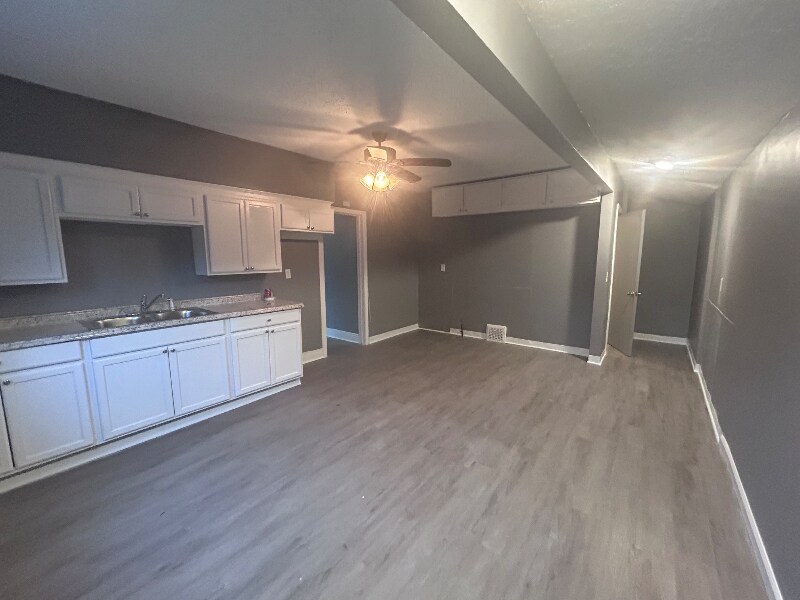 Building Photo - 3441 W 56th St