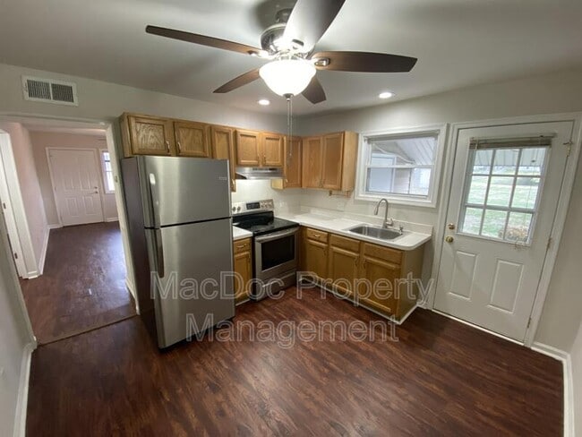 Building Photo - 1012 Julian Dr