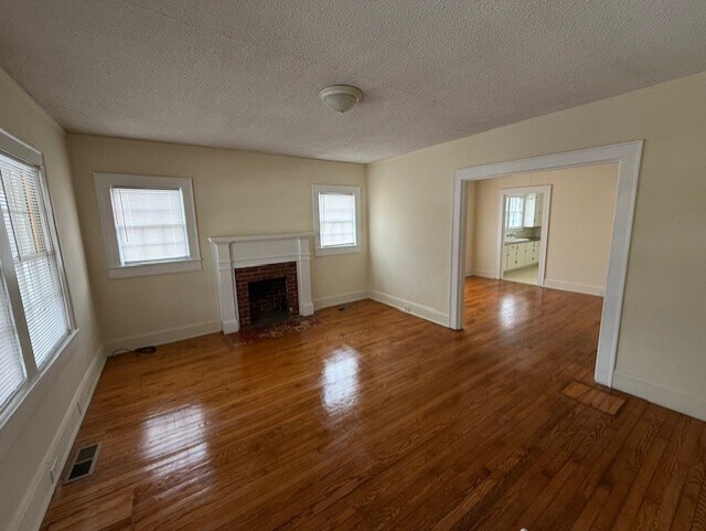 Building Photo - 160 20th St NE