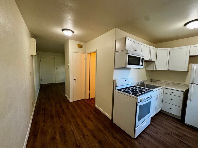Building Photo - 1811 13th Ave