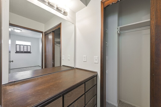 Building Photo - 1401 SW 60th St