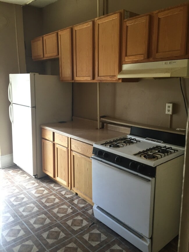 Building Photo - 1 Bedroom with Den 1 Bath on the West Side...