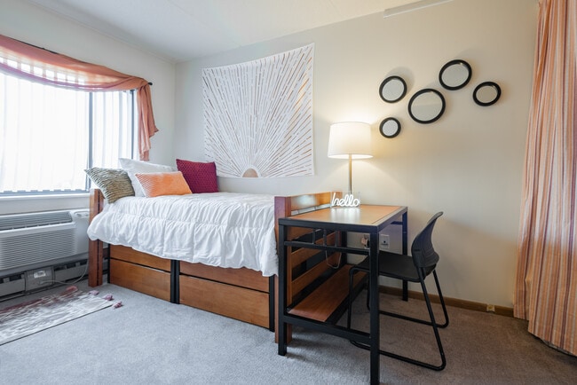 Building Photo - Meridian on College Avenue