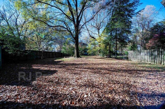 Building Photo - 41 S Fenwick Rd