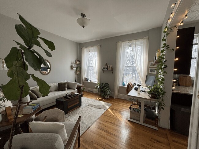 Building Photo - 1259 W Fry St