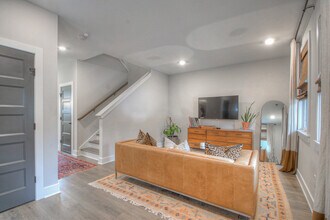 Building Photo - 801 Cherokee Ave