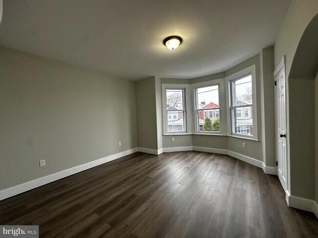 Building Photo - 5729 Pine St