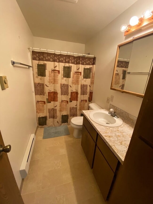 Building Photo - Charming 2 bed 1 bath in Hamilton