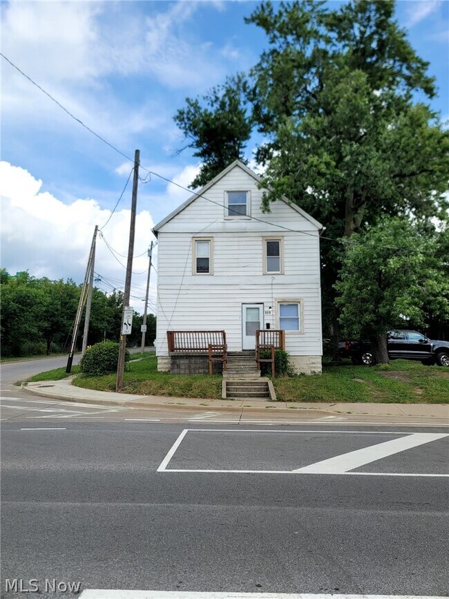 Building Photo - 559 E Exchange St