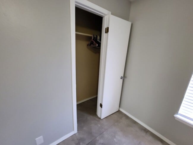 Building Photo - 2 bedroom 1 bathroom house with 1 car garage and central heat and air