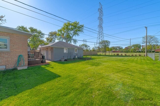Building Photo - 7828 Suburban Ln