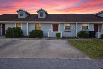 Building Photo - $1200 - Jefferson Square - Move in Special