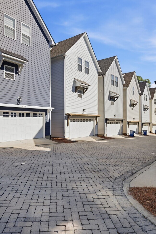 Building Photo - 632 Parkvue Pl Dr
