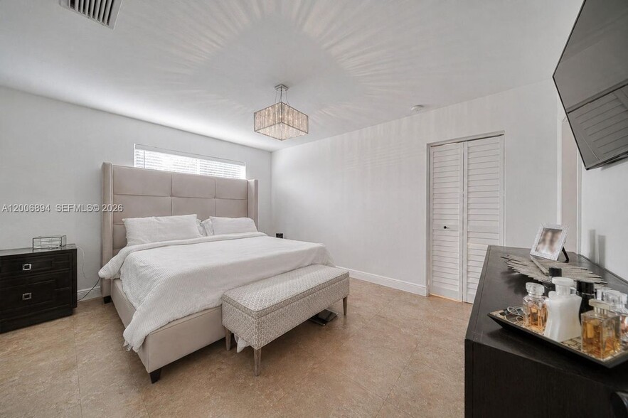 Building Photo - 10600 SW 80th Ct