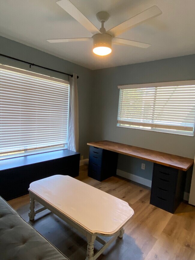 Building Photo - 1781 SE Linpark Ct