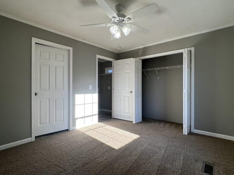Building Photo - 126 E Sourwood Dr