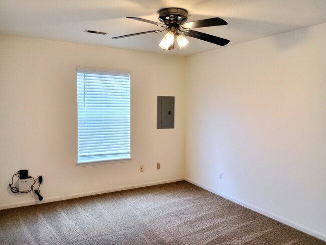 Building Photo - 2401-2403-2403 Northampton Dr