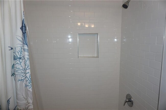 Building Photo - 2163 Lilac Ln