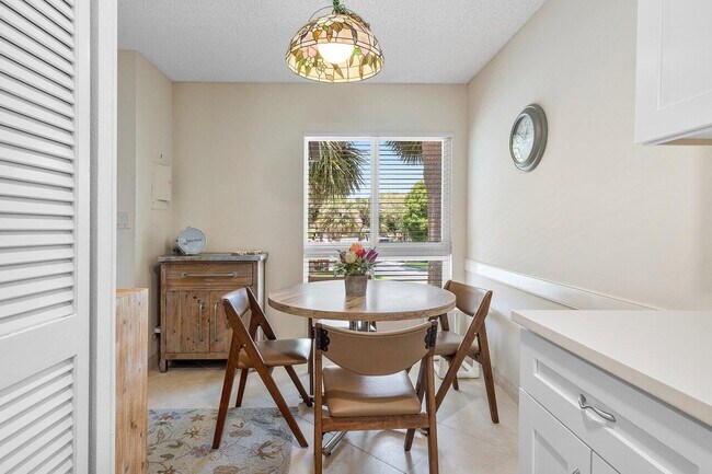 Building Photo - 5850 Sugar Palm Ct