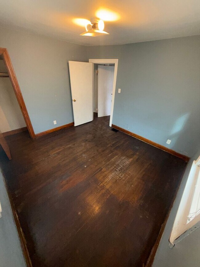 Building Photo - 4 Bedroom 1 Bathroom Home