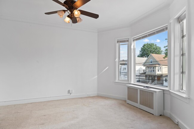 Building Photo - 31 E 40th St