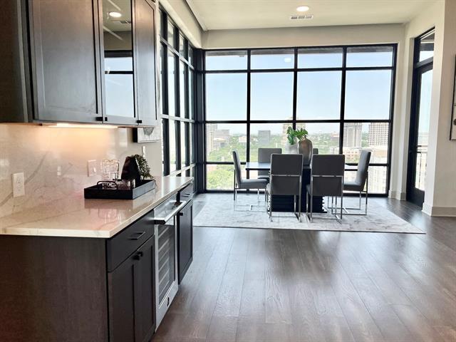 Building Photo - 3330 Oak Grove Ave