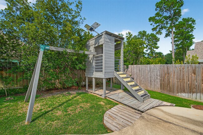 Building Photo - 15802 Pine Cone Ln