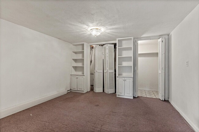 Building Photo - 340 Crown Point