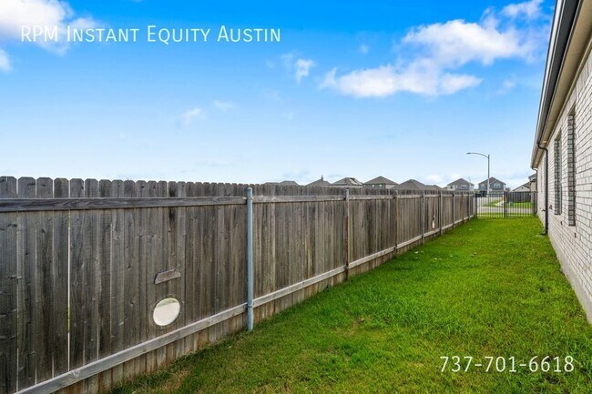 Building Photo - 6300 Carriage Pines Dr